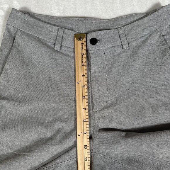 Lululemon Men Bermuda Shorts Slash Pockets Stretch 11 in Inseam Gray Size 30 - Picture 4 of 10